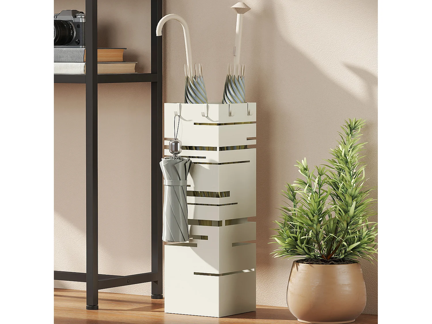 Portaombrelli quadrato autoportante con vassoio in metallo beige