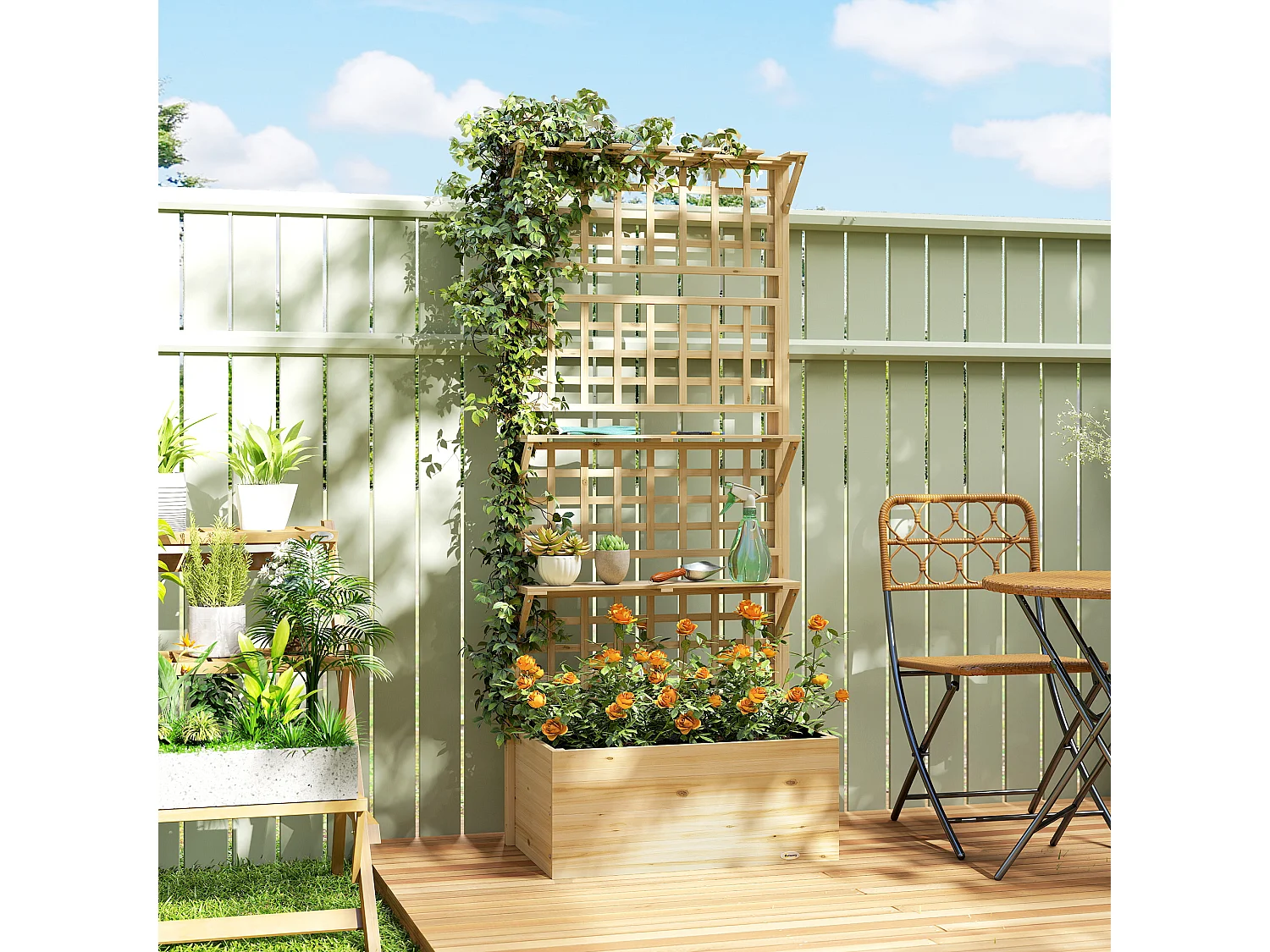 Aiuola rialzata con traliccio e tetto in legno naturale
