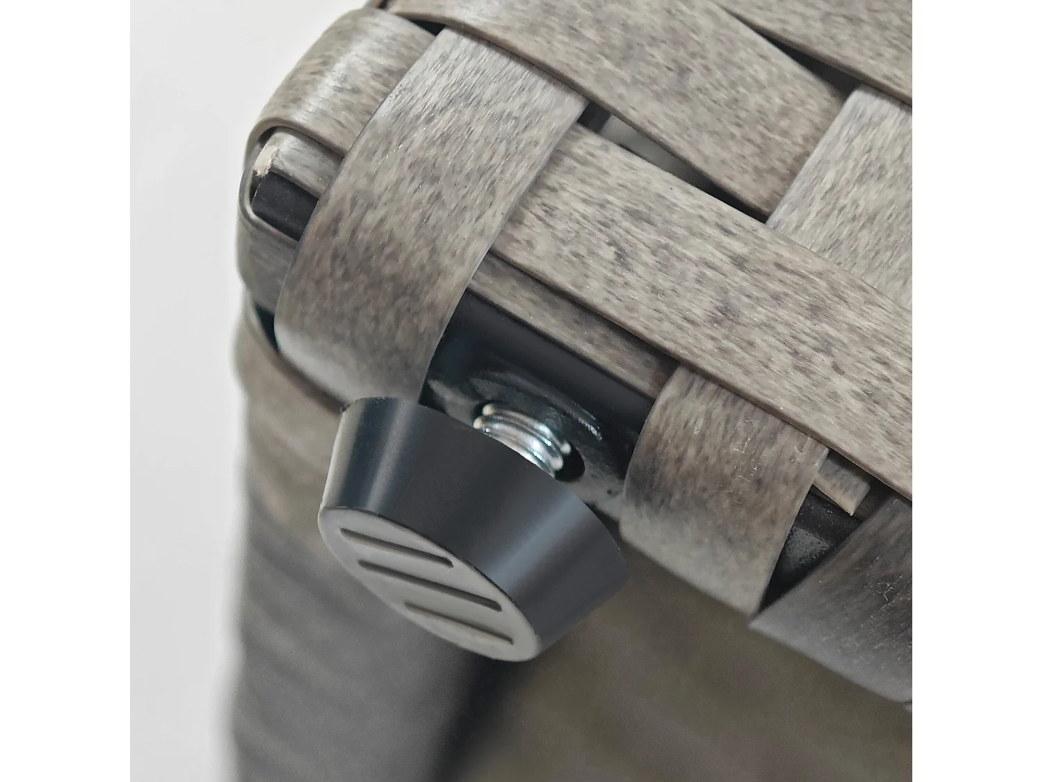 Fioriera con grigliato per rampicanti e 3 vasi in rattan pe grigio