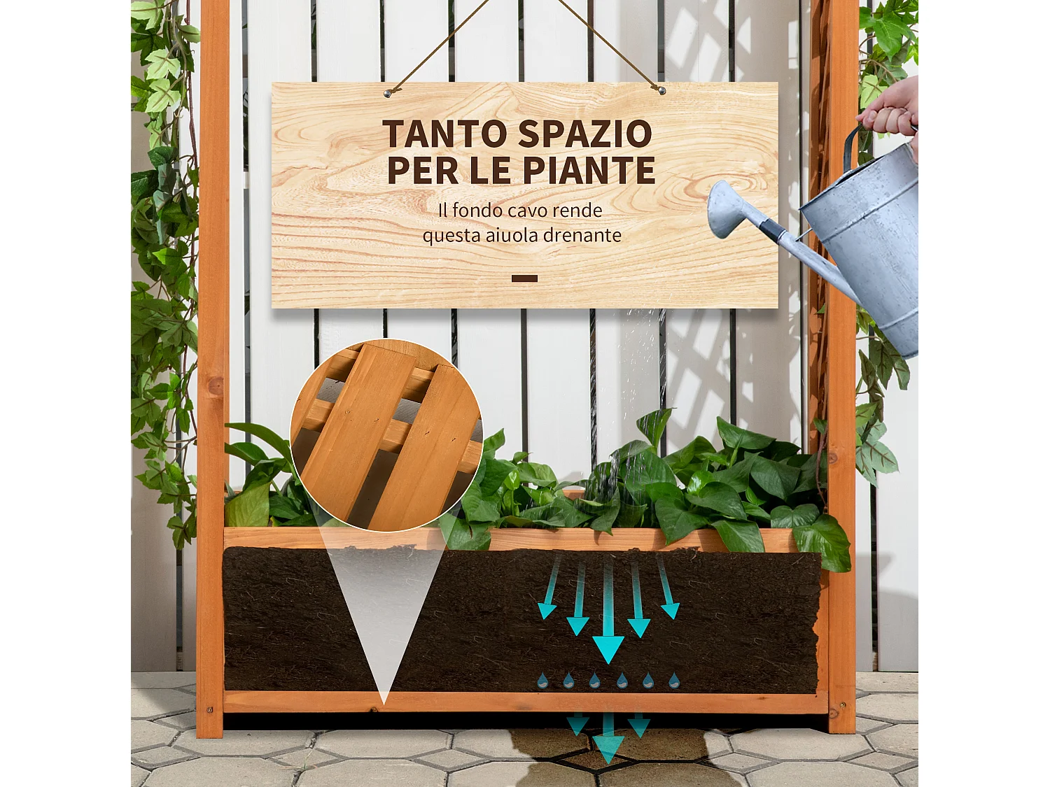 Fioriera da esterno con arco decorativo e grate da rampicanti