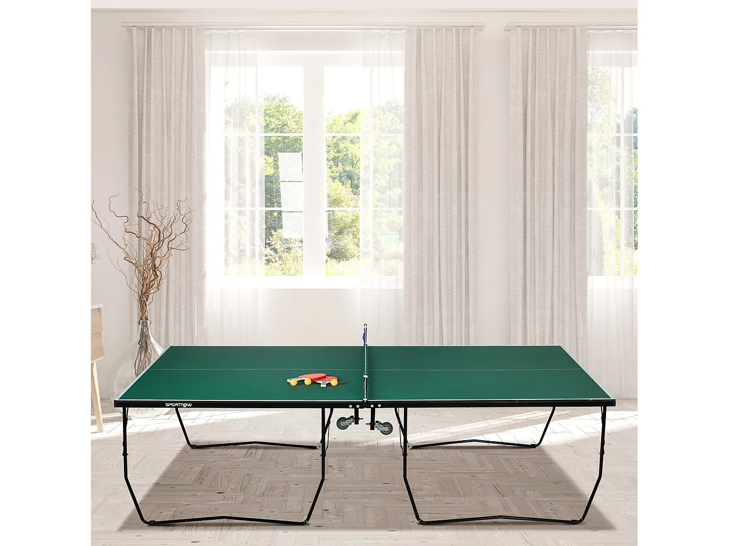 Tavolo da ping pong pieghevole con racchette e palline verde