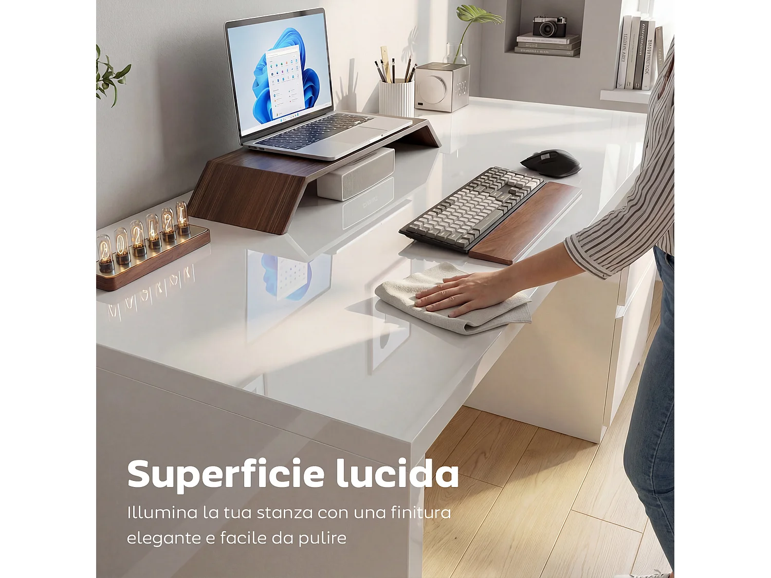 Scrivania salvaspazio con 4 cassetti in legno bianco lucido
