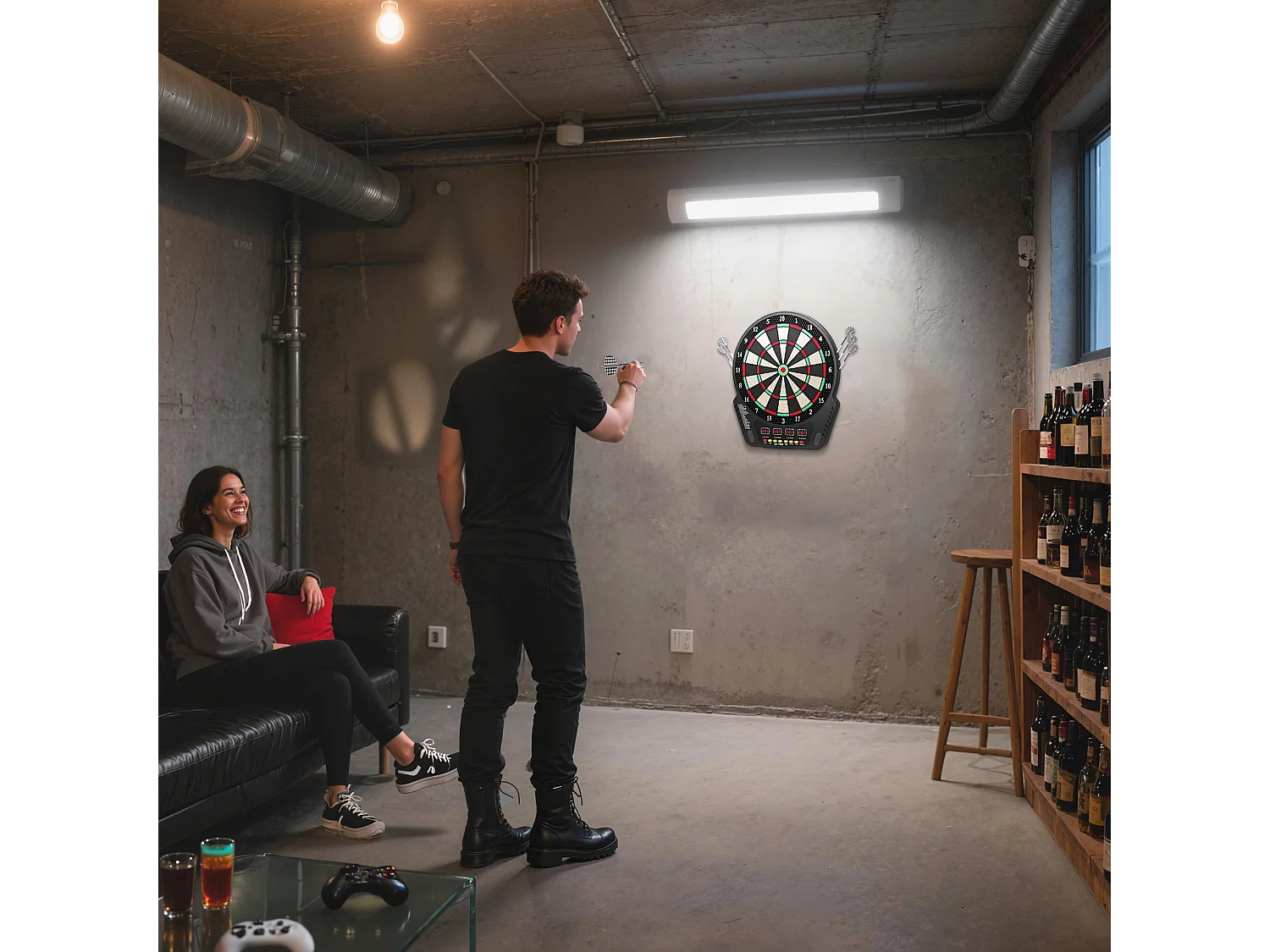 Bersaglio freccette con 6 freccette, alimentatore e 4 display led nero