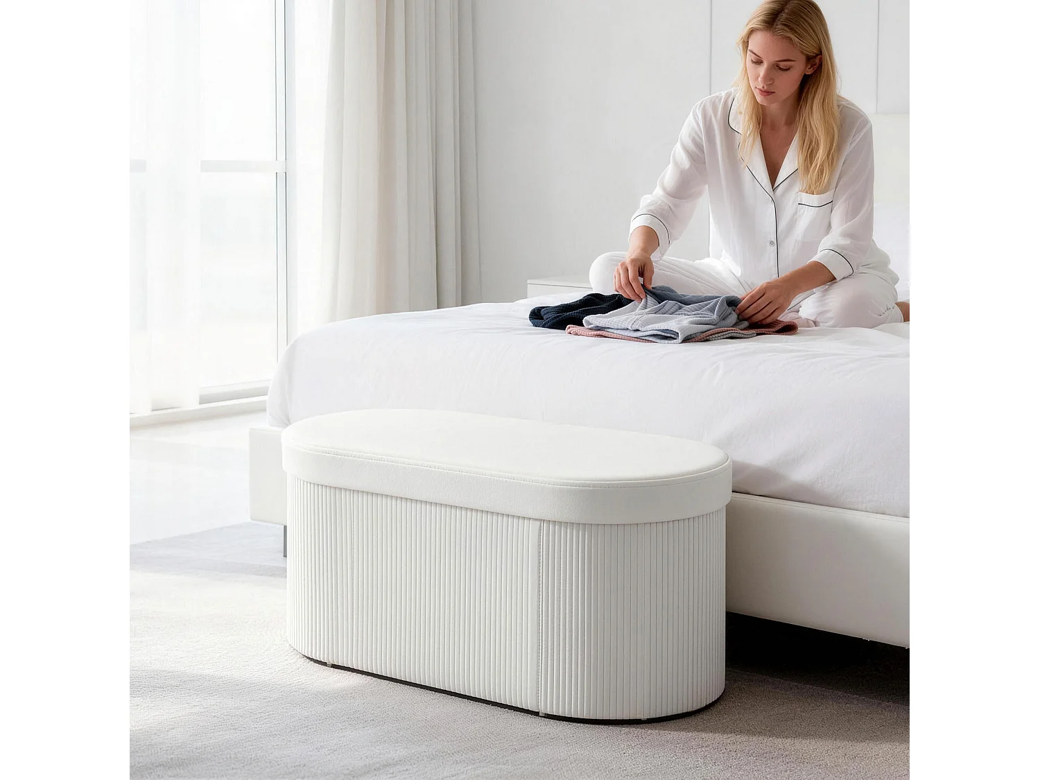 Pouf contenitore pieghevole con vano da 72l in velluto crema