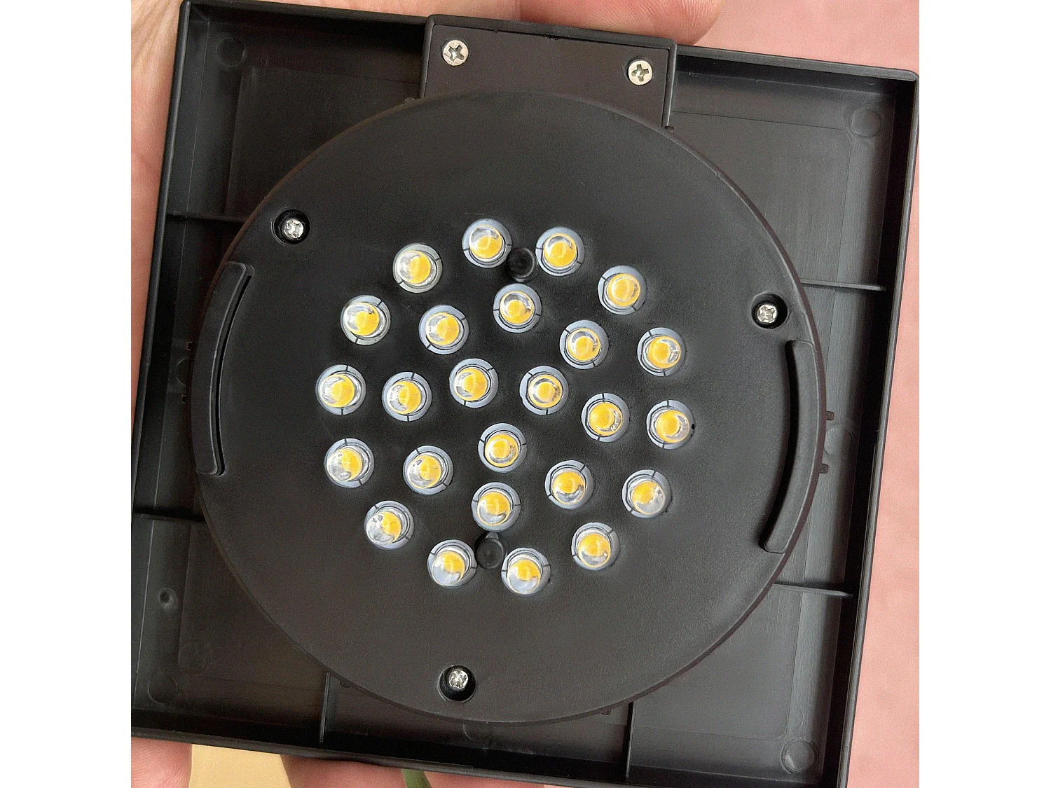 Lampada solare da giardino e vialetto in acciaio e rattan nero