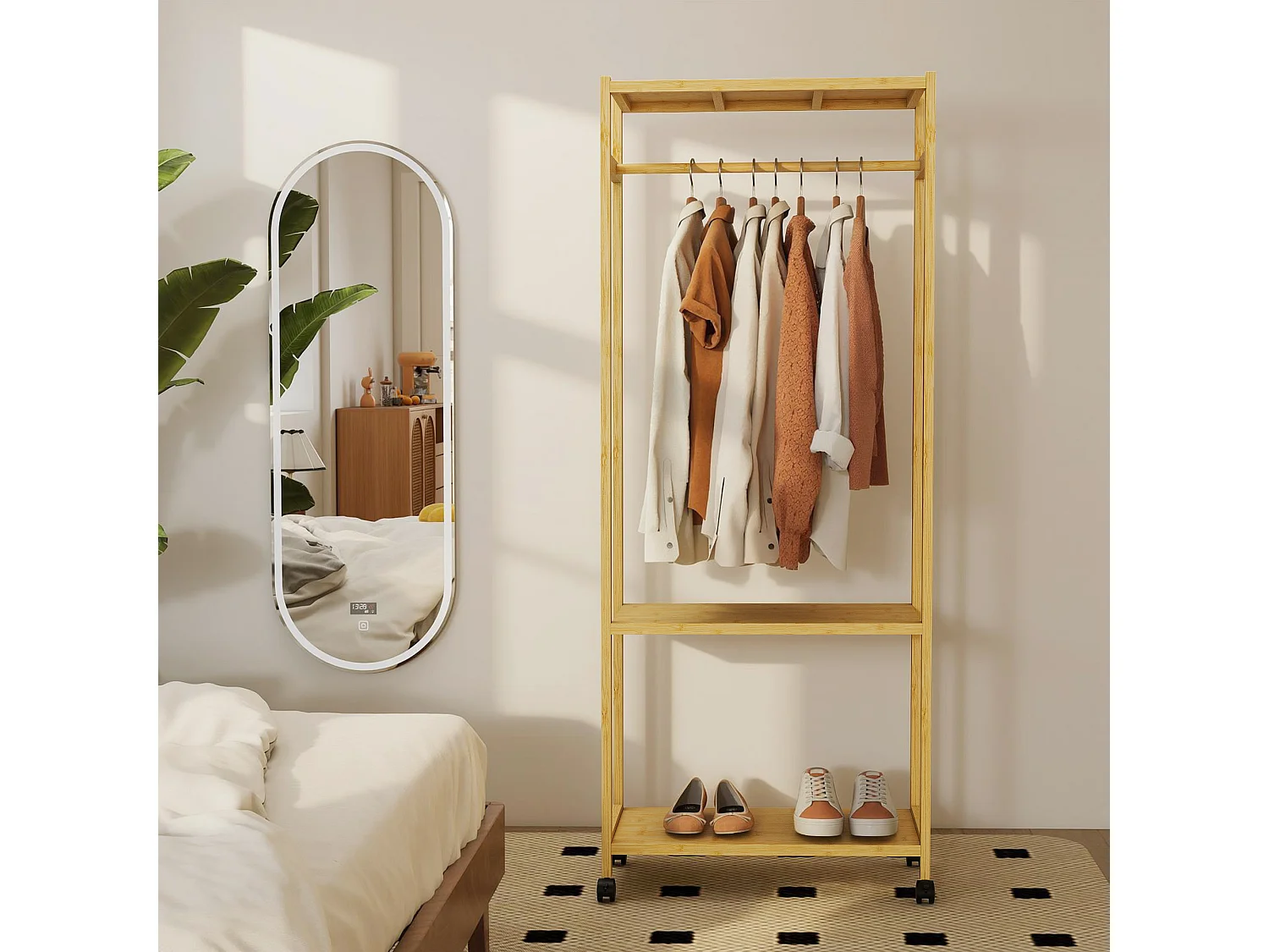 Stand appendiabiti da terra con ripiani e ruote in bambù