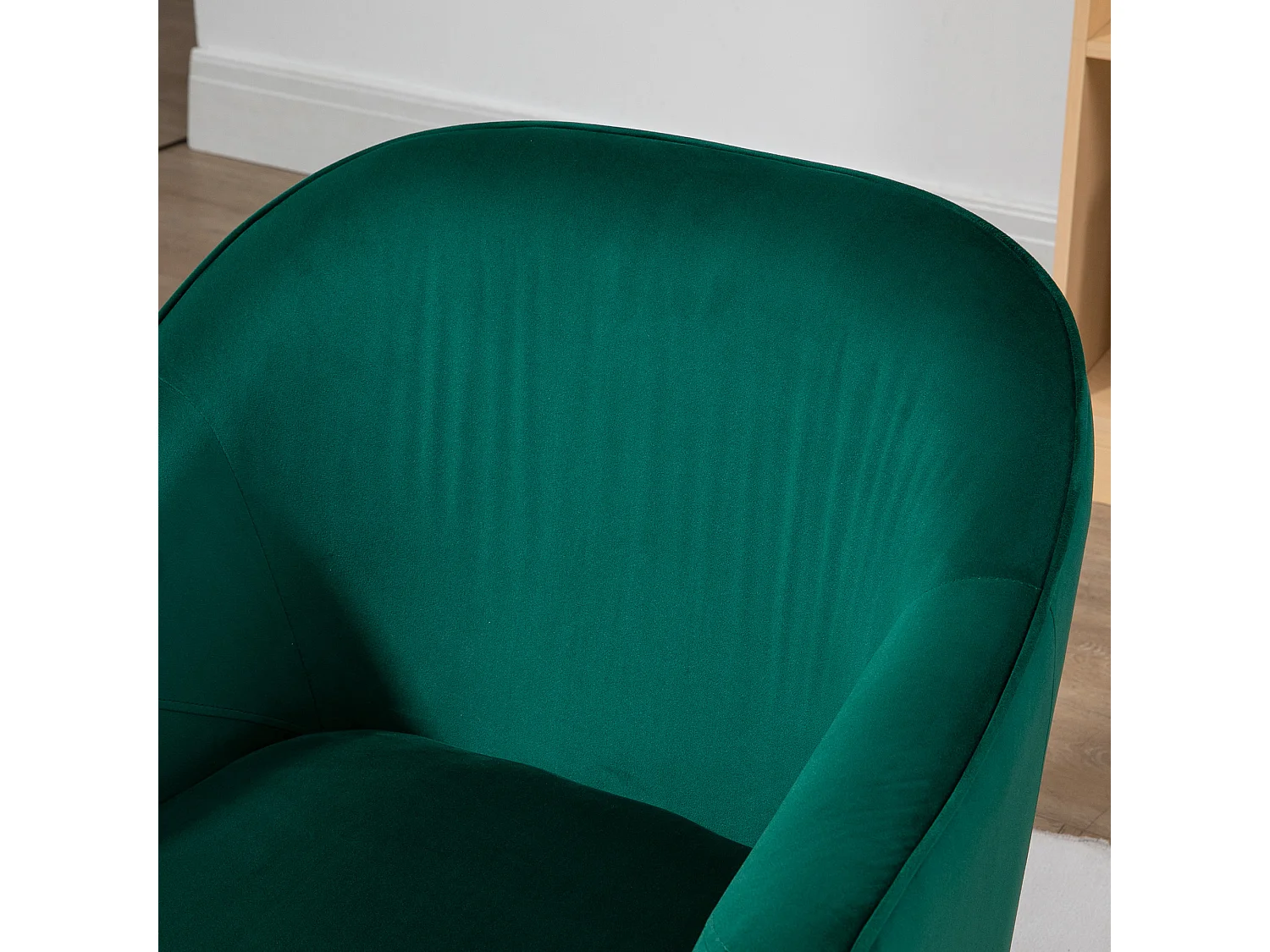 Poltrona in tessuto effetto velluto con gambe oro in acciaio verde