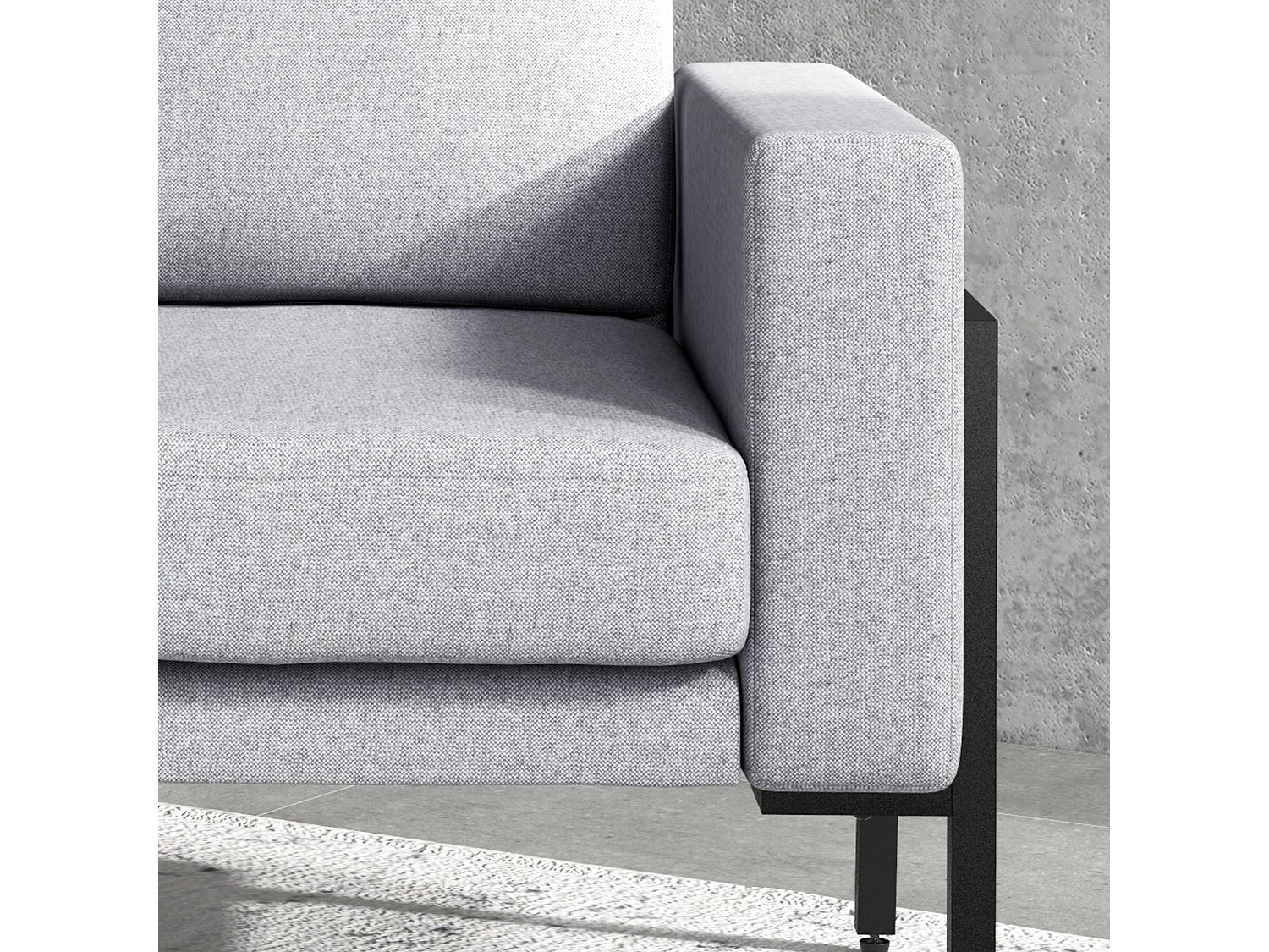 Poltroncina imbottita con cuscini per seduta e schienale grigio chiaro