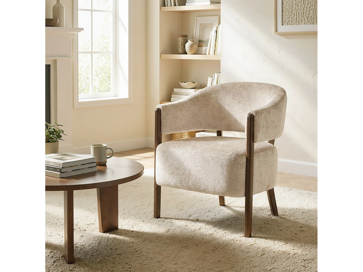 Poltrona elegante in tessuto ciniglia con gambe legno beige