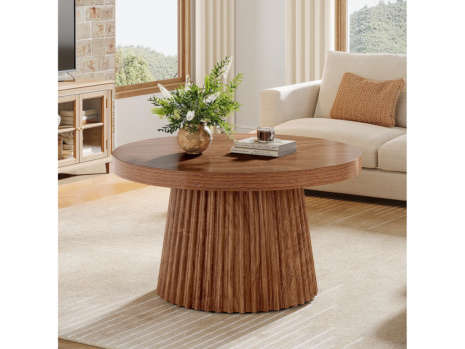 Tables basses rondes de style campagnard, 80 cm, avec piètement cylindrique cannelé.