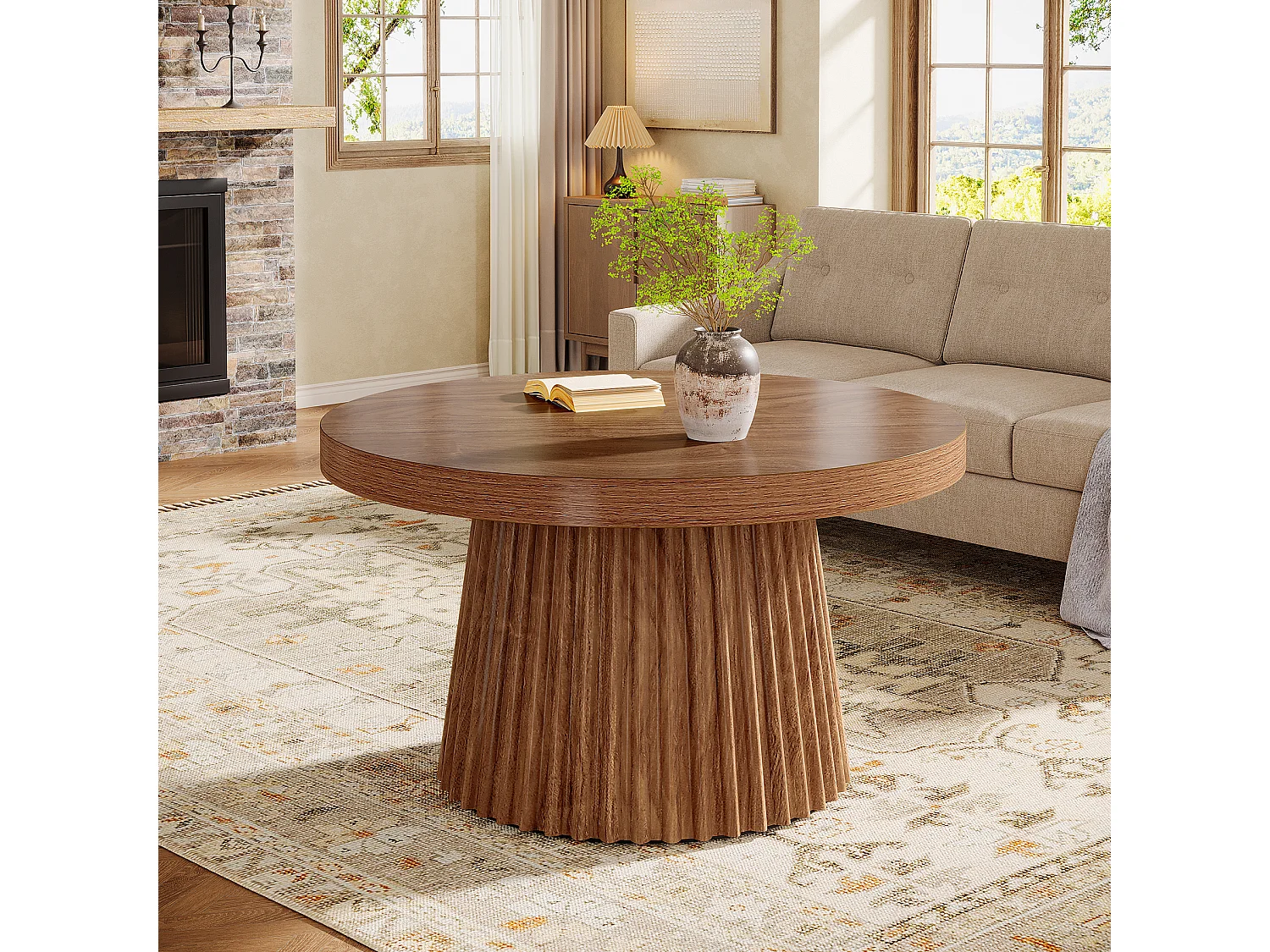 Tables basses rondes de style campagnard, 80 cm, avec piètement cylindrique cannelé.