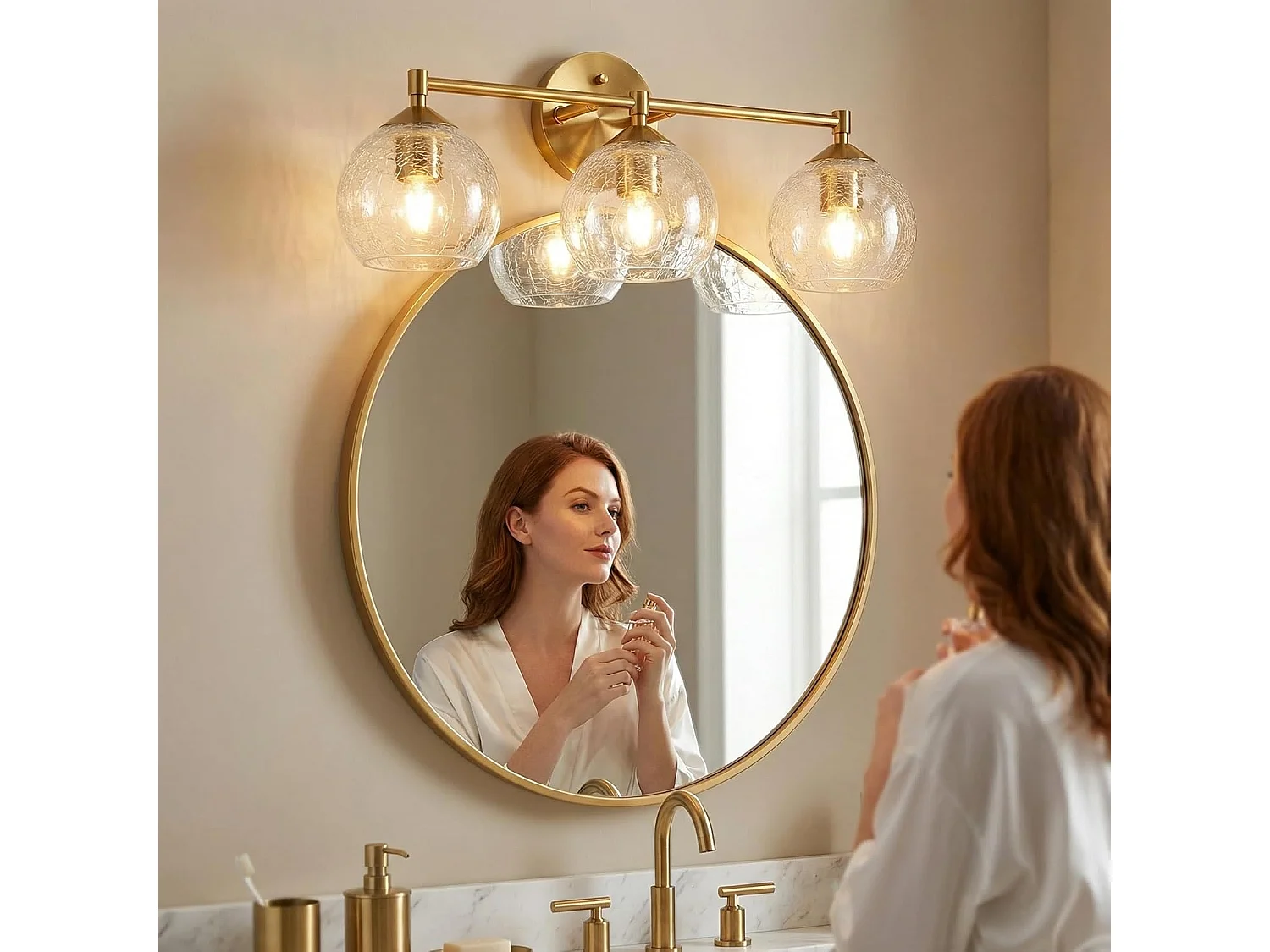 Applique Murale Moderne Dorée Salle de Bain, 3 Lumières avec Abat-jour en Verre Crackle, Lampe de Miroir pour Vasque avec Douille E27 et Ampoules Incluses, 43cm