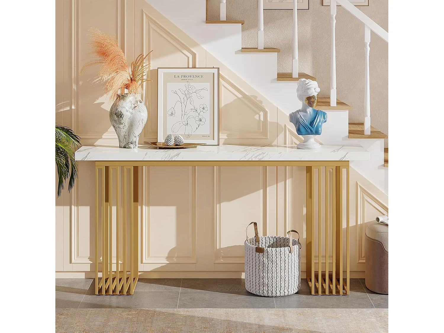 Moderne consoletafel met blad van wit imitatiemarmerfineer en gouden metalen onderstel, MDF