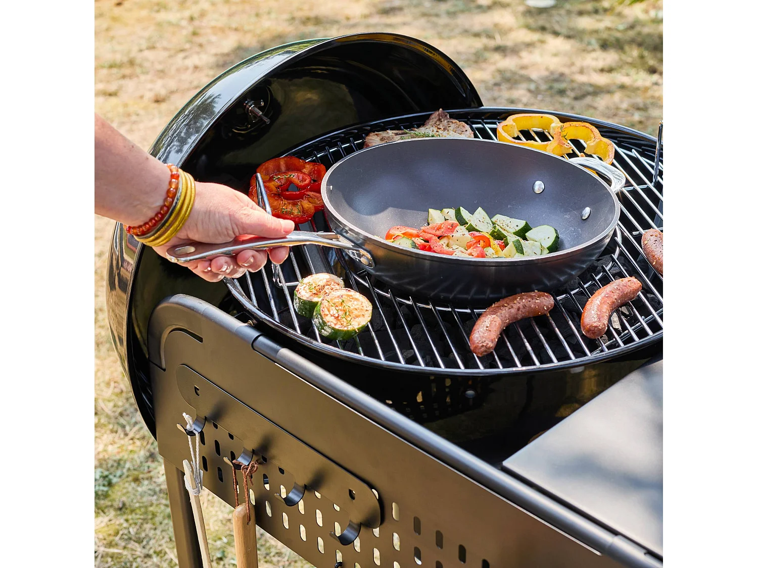 Barbacoa redonda de carbón de acero esmaltado con carrito, ø53cm