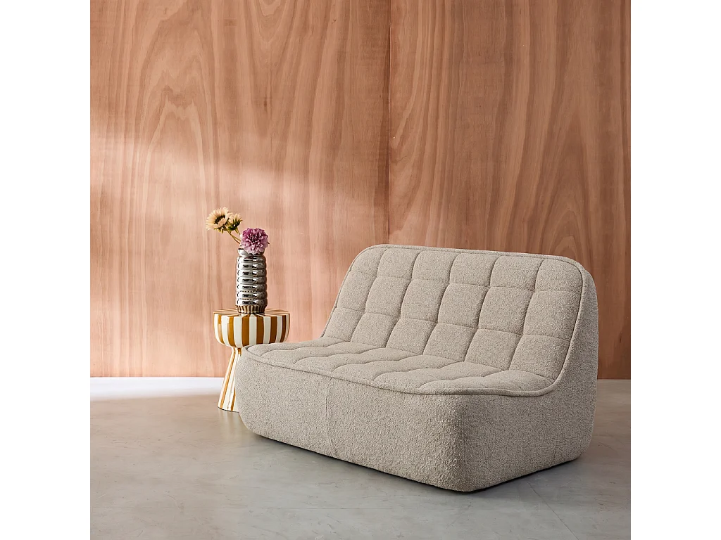 Poltrona in bouclé testurizzato sottovuota e compressa, 2 posti, beige