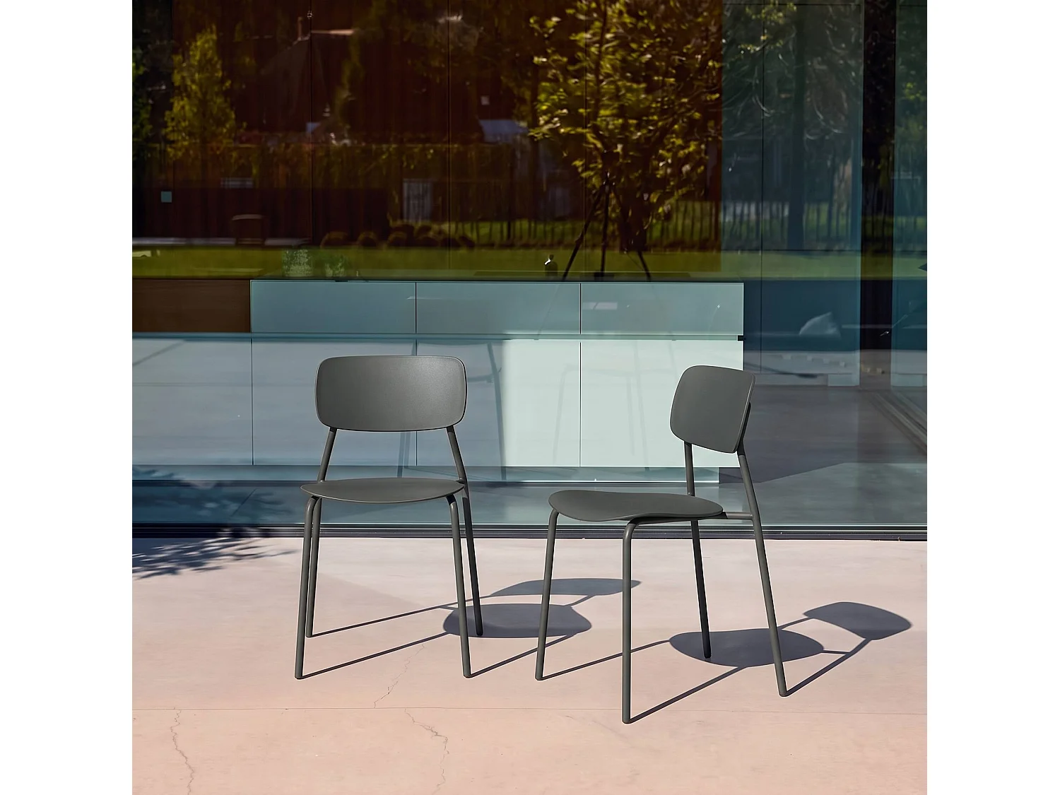 Set di 2 sedie da giardino impilabili in acciaio e plastica Verde kaki - 49x44x78.5 cm