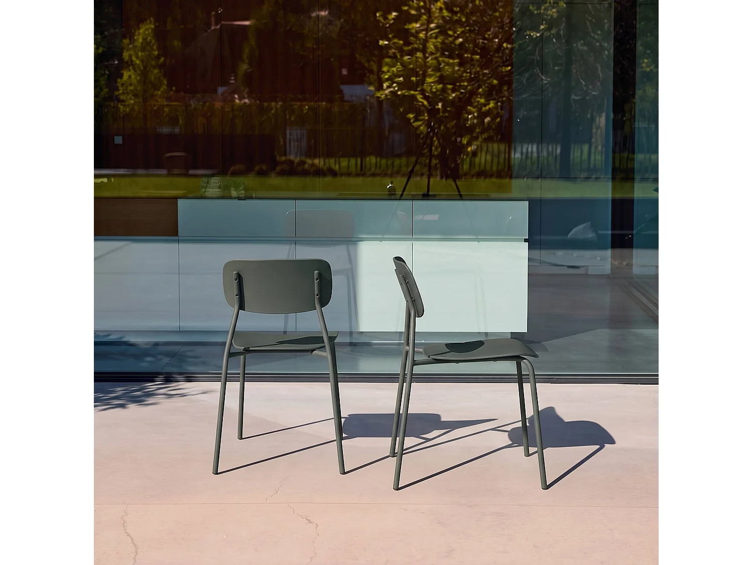 Set di 2 sedie da giardino impilabili in acciaio e plastica Verde kaki - 49x44x78.5 cm