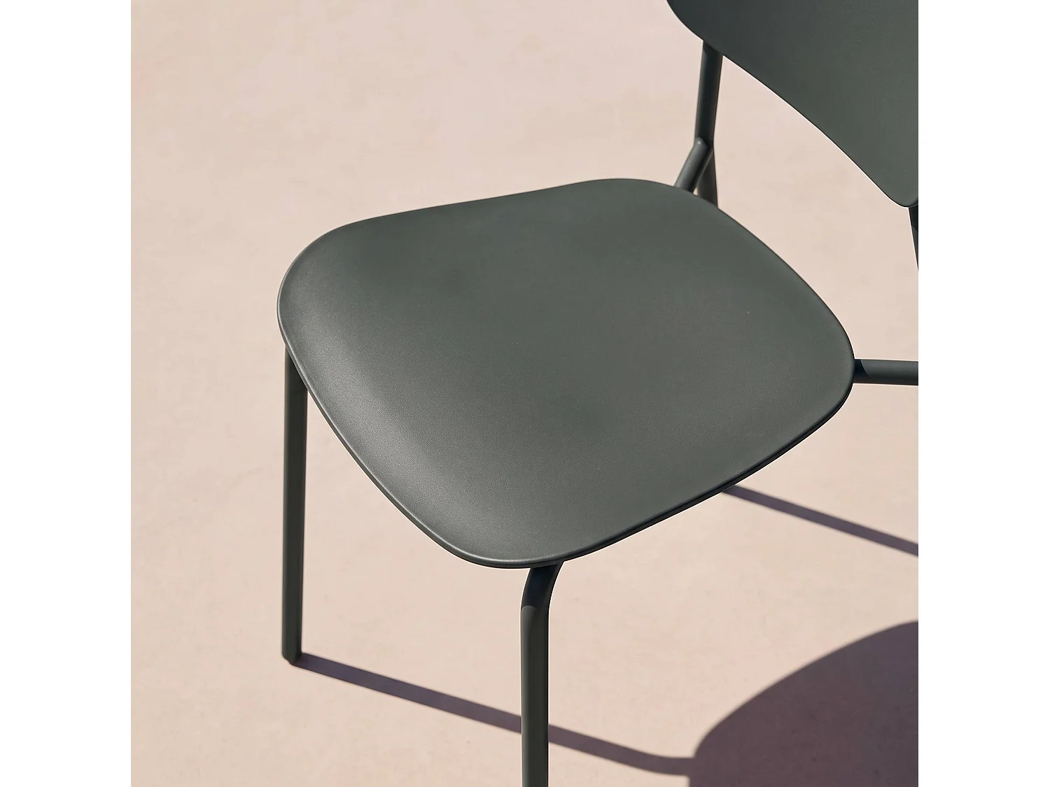 Set di 2 sedie da giardino impilabili in acciaio e plastica Verde kaki - 49x44x78.5 cm