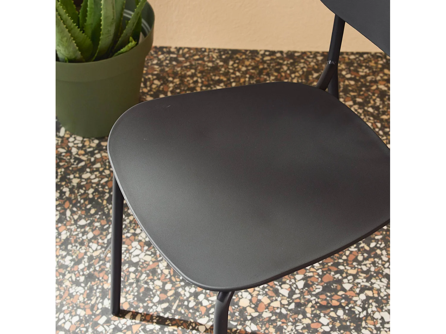 Lot de 2 chaises de jardin empilables acier anthracite et plastique - Liva