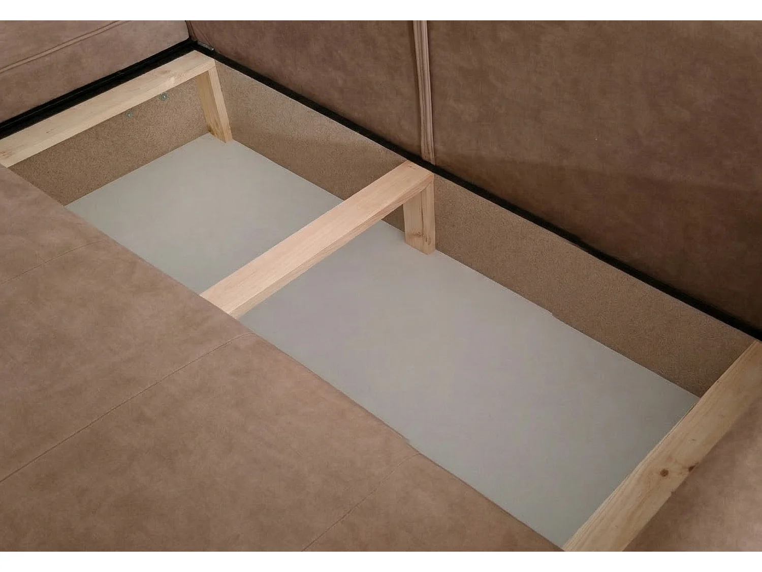 Elegantes Ecksofa rechts mit Schlaffunktion VIKI 238x143 cm, in braunem Stoff MONOLITH 15