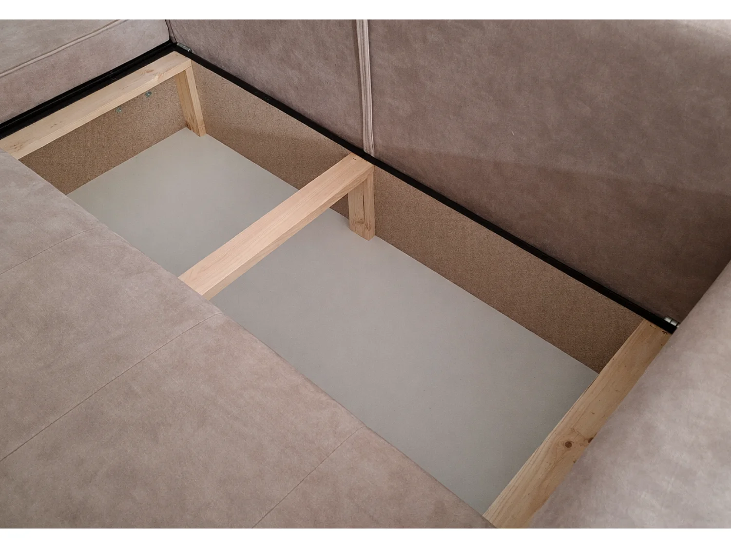 Elegantes Ecksofa rechts mit Schlaffunktion VIKI 238x143cm, in Stoff MONOLITH 62 lila