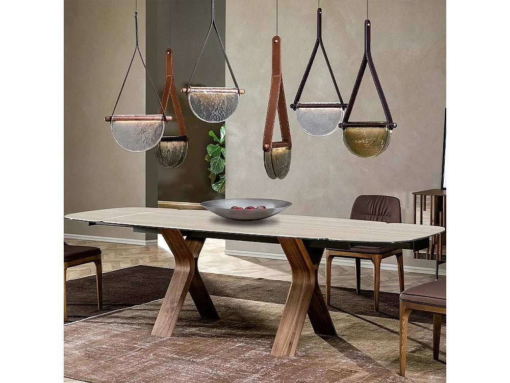 Table alambique extensible en travertin - base en noyer Canaletto, rail en aluminium peint gris charbon, canon à bord régulier, grès travertin blanc