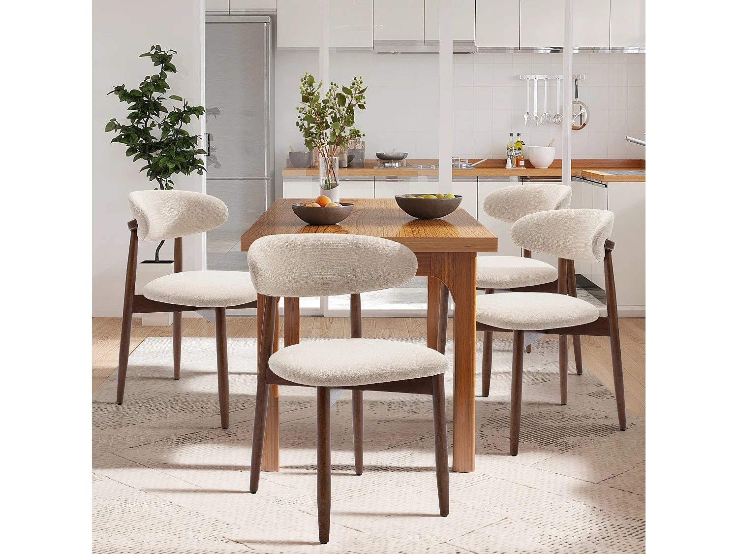 Lot de 4 chaises de salle à manger beige SMARTUE – Pieds en bois massif, dossier incurvé, assise en tissu