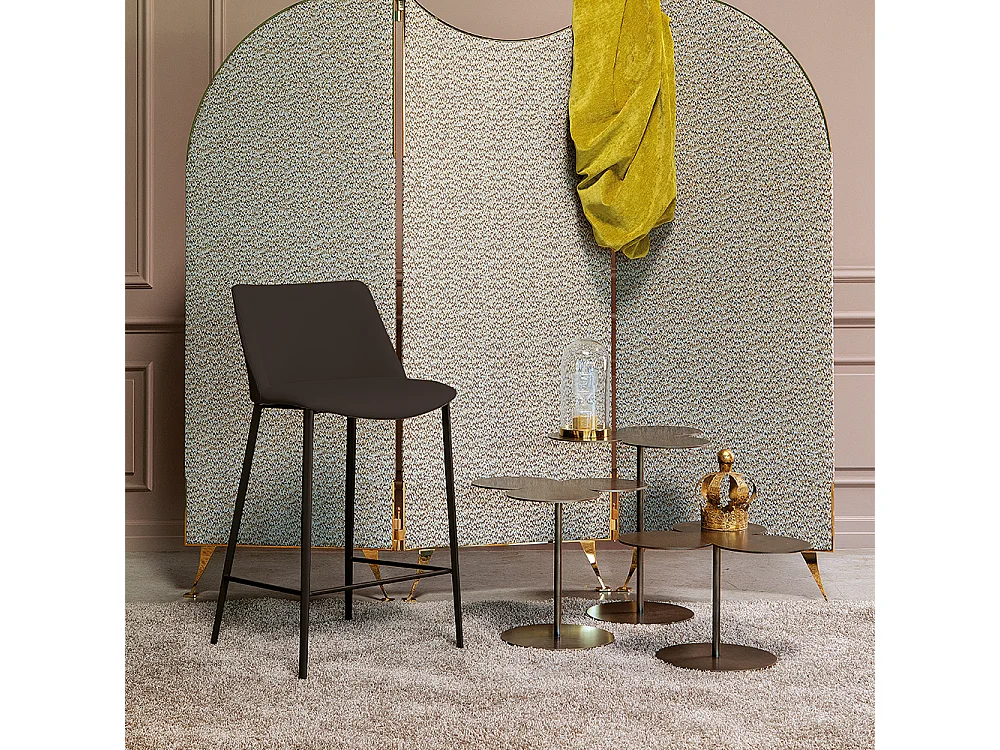 Tabouret Agata avec base gris charbon et tissu éco-cuir noir