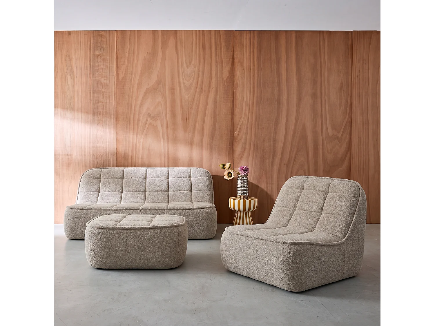 Sofá modular de borreguito texturizada con reposapiés, 3 plazas beige