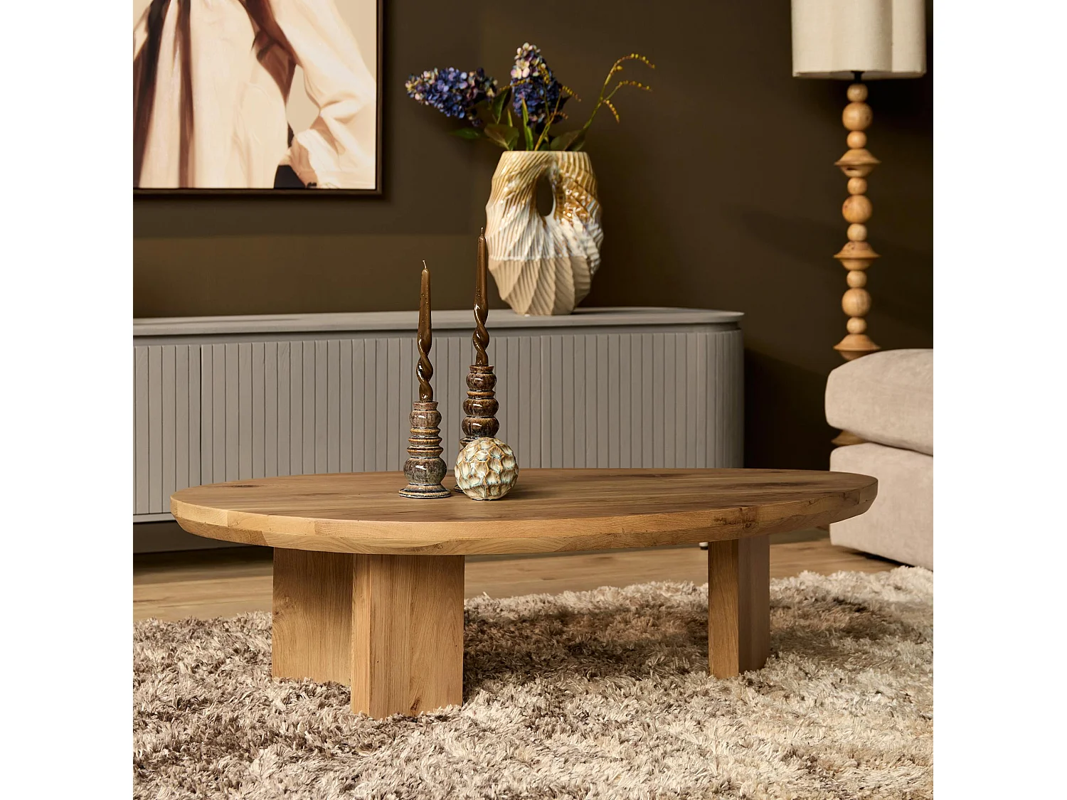 Table basse galet en bois clair à pieds larges LEXTON