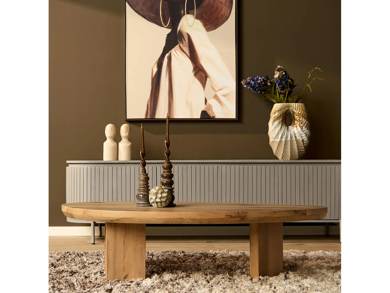 Table basse galet en bois clair à pieds larges LEXTON