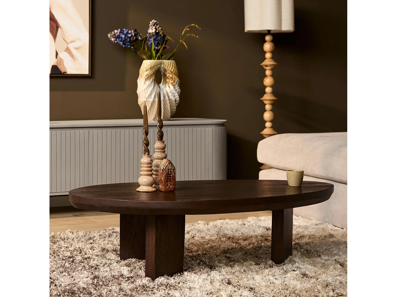 Table basse galet en bois foncé à pieds larges LEXTON