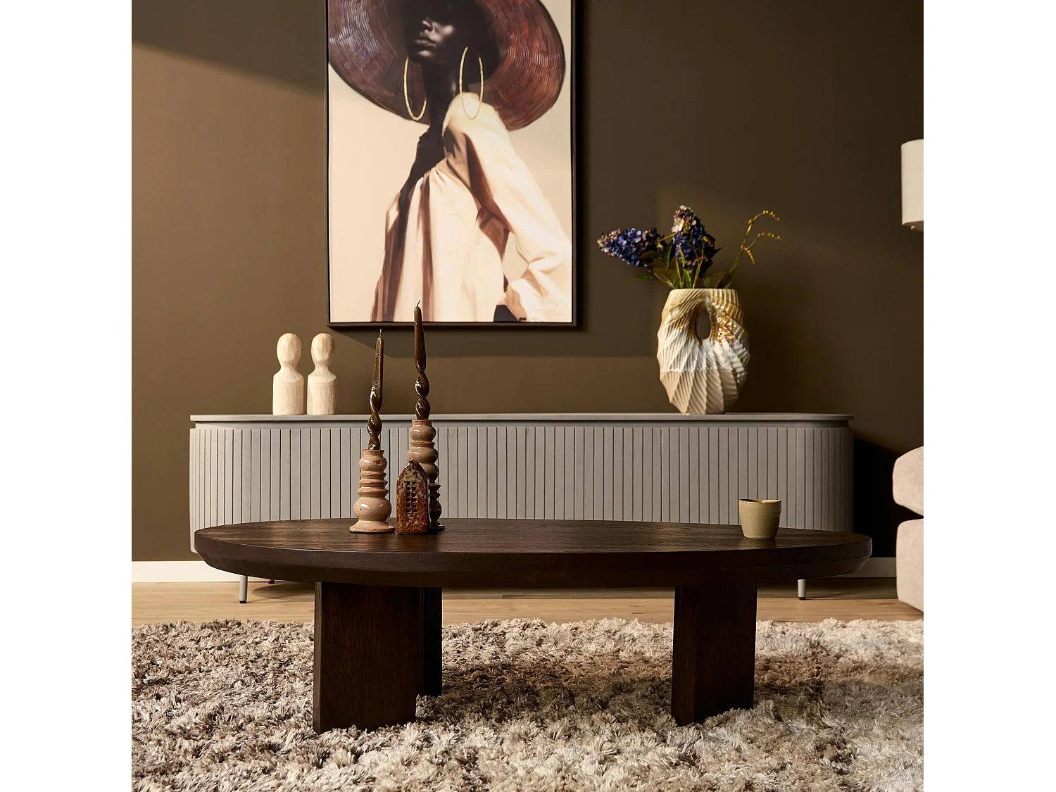 Table basse galet en bois foncé à pieds larges LEXTON