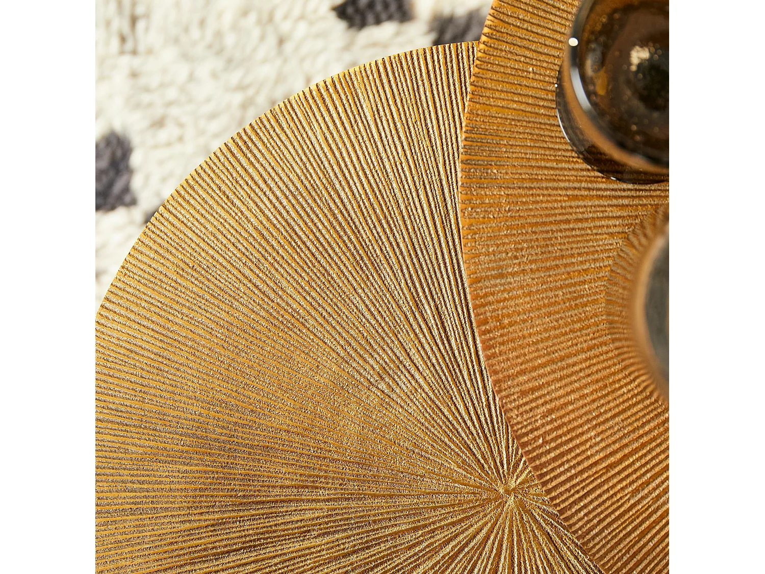 Petite table gigogne en aluminium doré à rainures (lot de 3) KANO