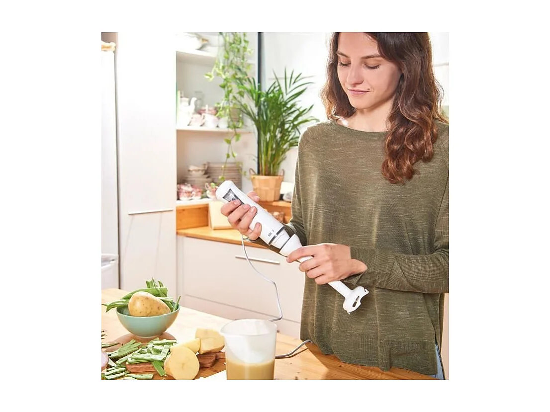 Batidora de Mano Black & Decker BXHB500E 500W Blanca Ergonómica con Cuchillas de Aluminio Antisalpicaduras