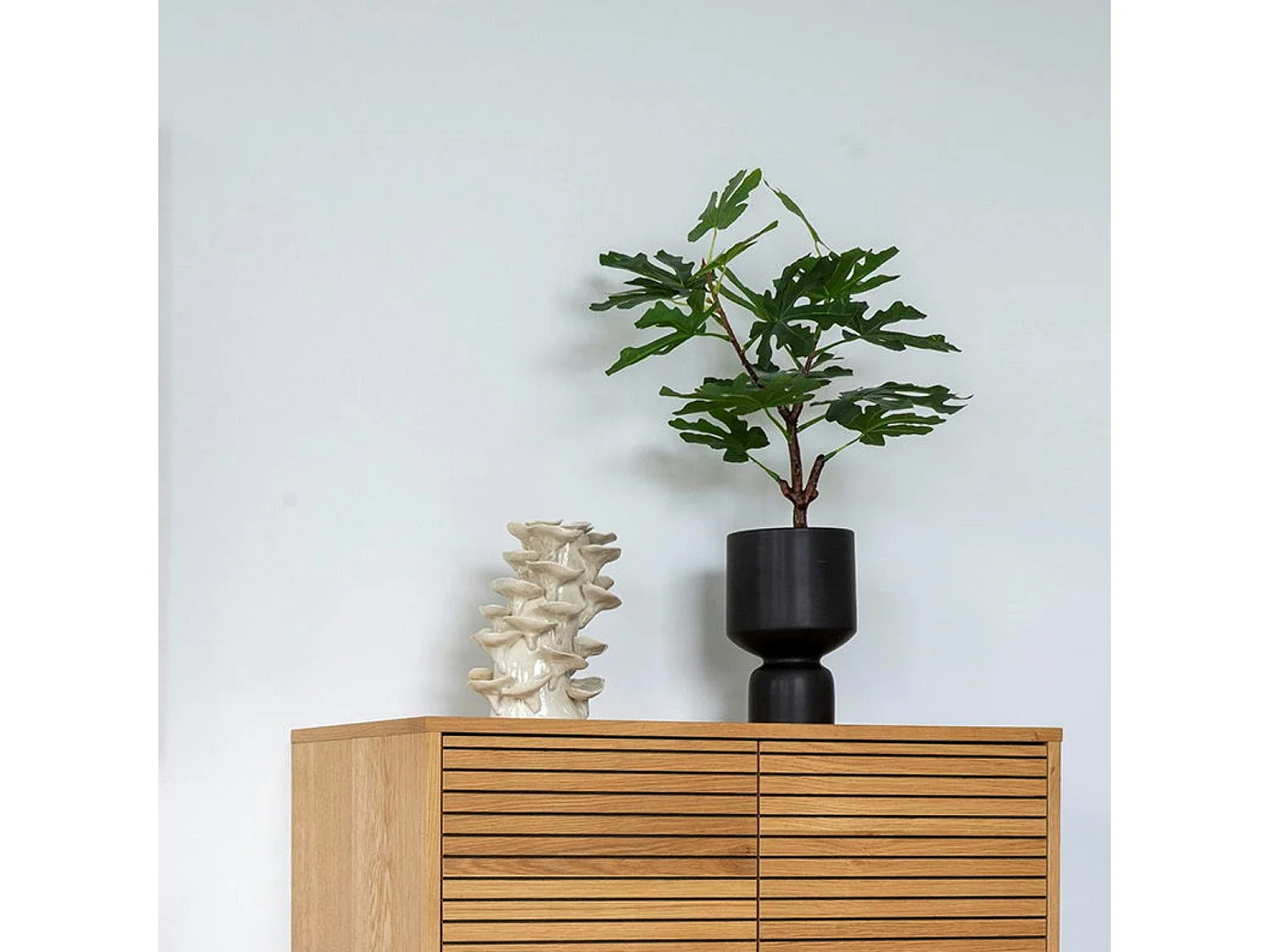 Cache-pot intérieur noir design sablier H 23,5 cm