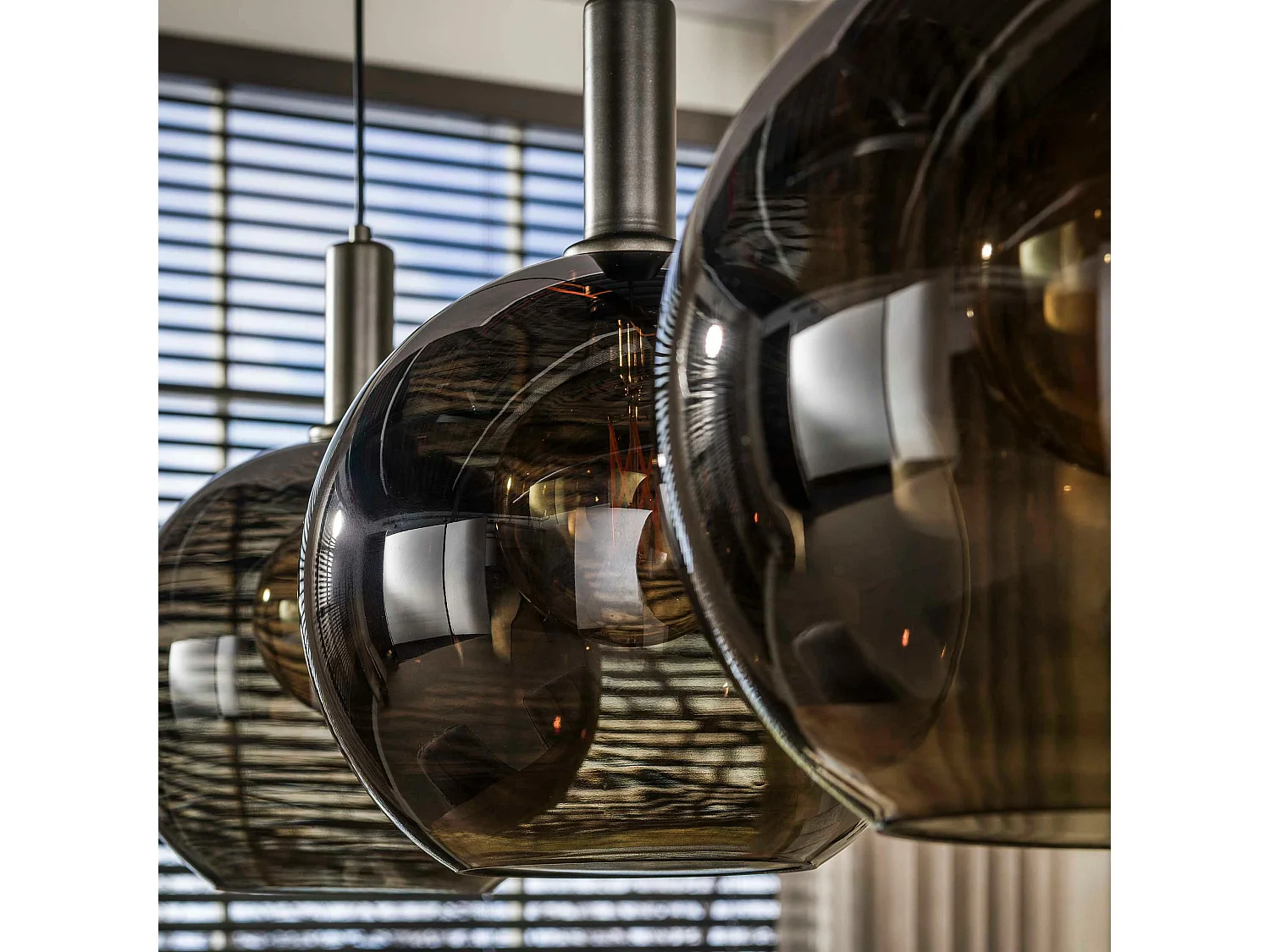 Suspension vintage cuisine 3 globes verre brun NOVA