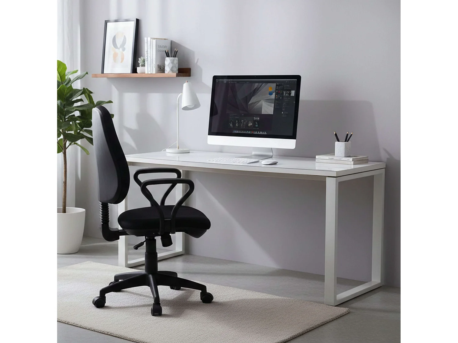 Cadeira de escritório Coco com apoios de braços na cor preta, 101x58x60 cm