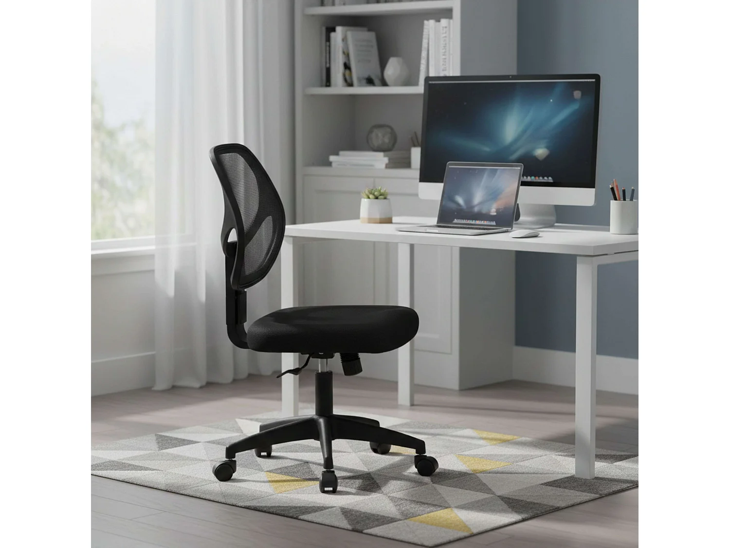 Cadeira de escritório Dinamic preta, em tecido e tela, altura de 87 a 97 cm, 87x62x49 cm