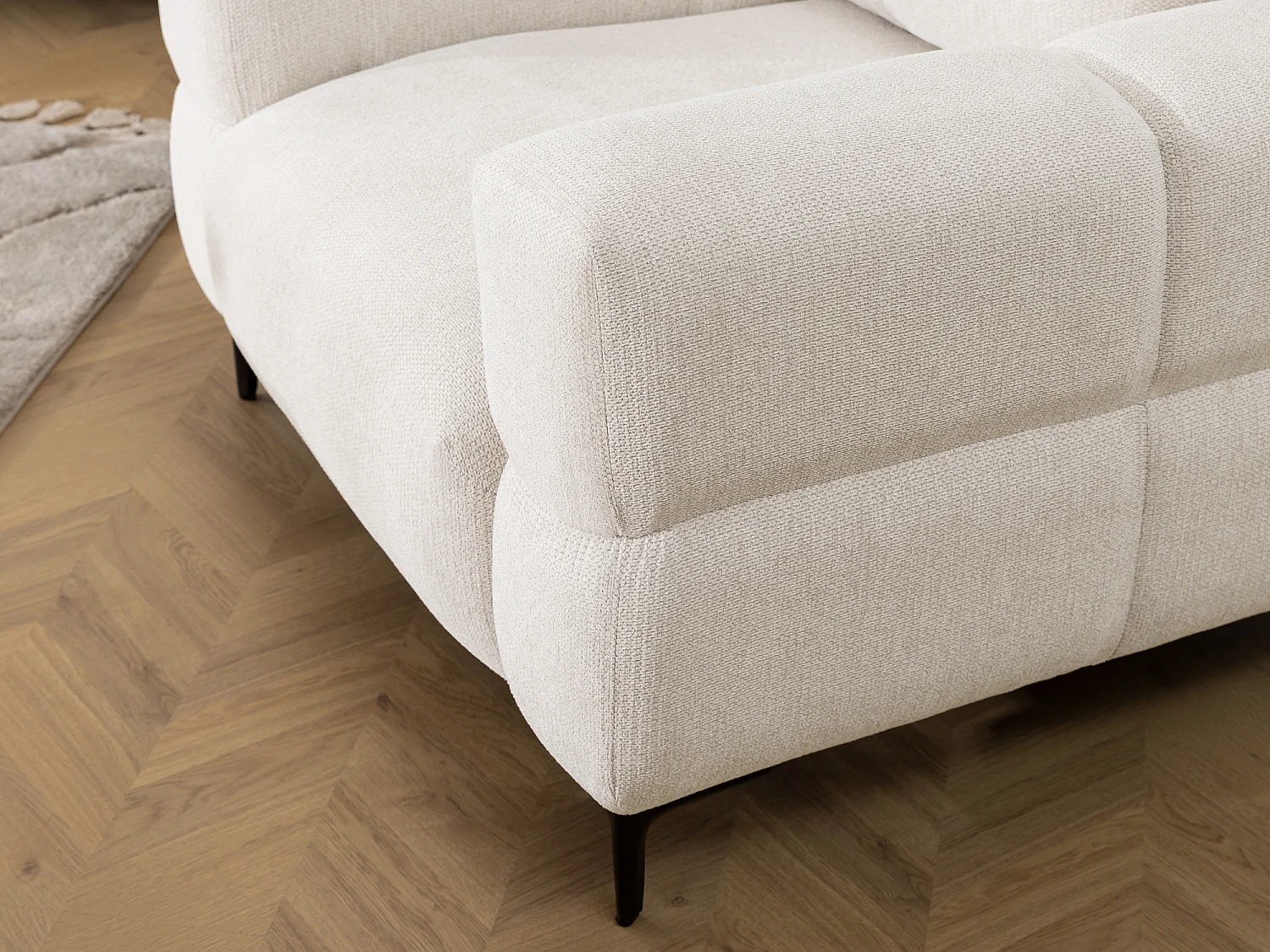 Fauteuil au design bubble en tissu texturé doux de couleur crème, offrant un grand confort d’assise CARDEA