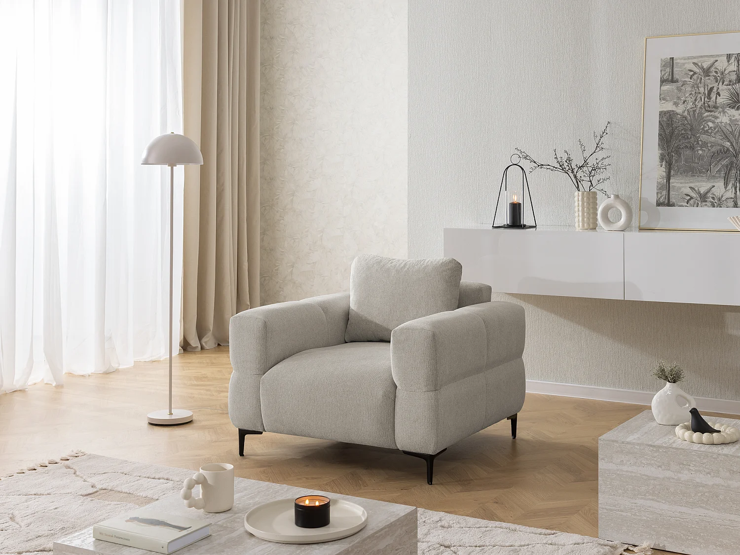 Fauteuil au design bubble en tissu texturé doux de couleur taupe, offrant un grand confort d’assise CARDEA