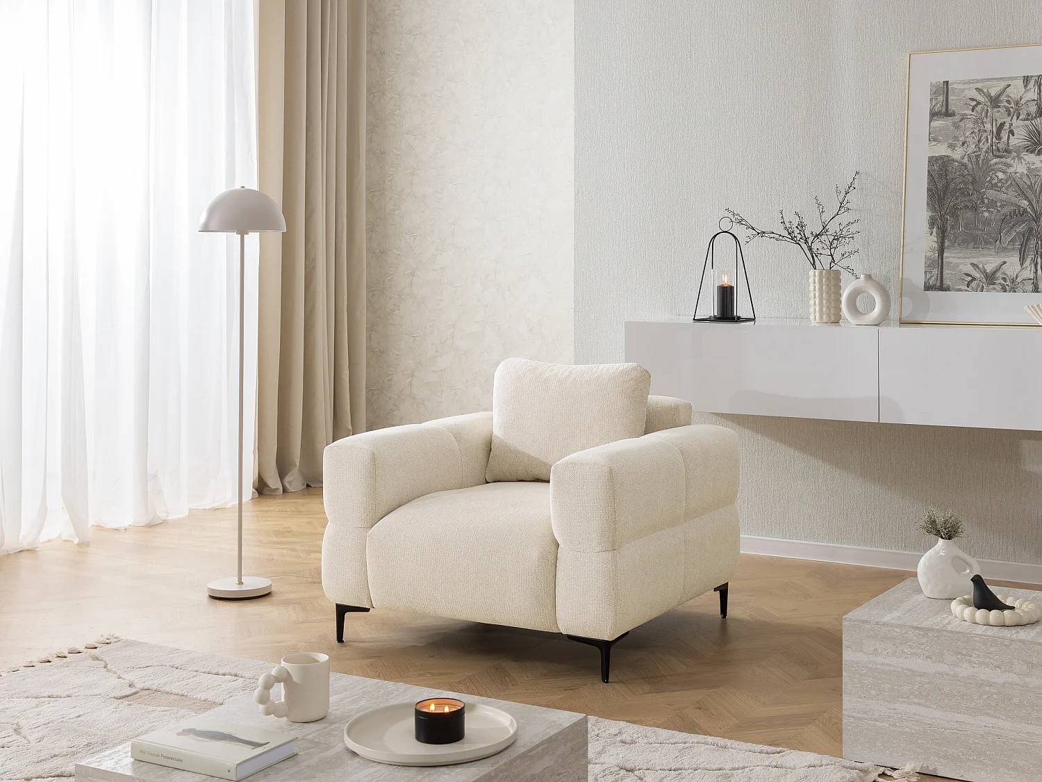 Fauteuil au design bubble en tissu texturé doux de couleur beige clair, offrant un grand confort d’assise CARDEA