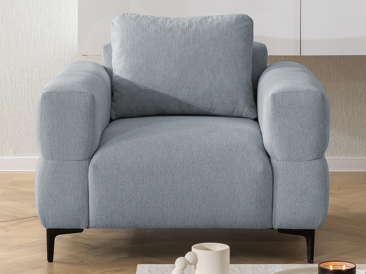 Fauteuil au design bubble en tissu texturé doux de couleur gris, offrant un grand confort d’assise CARDEA