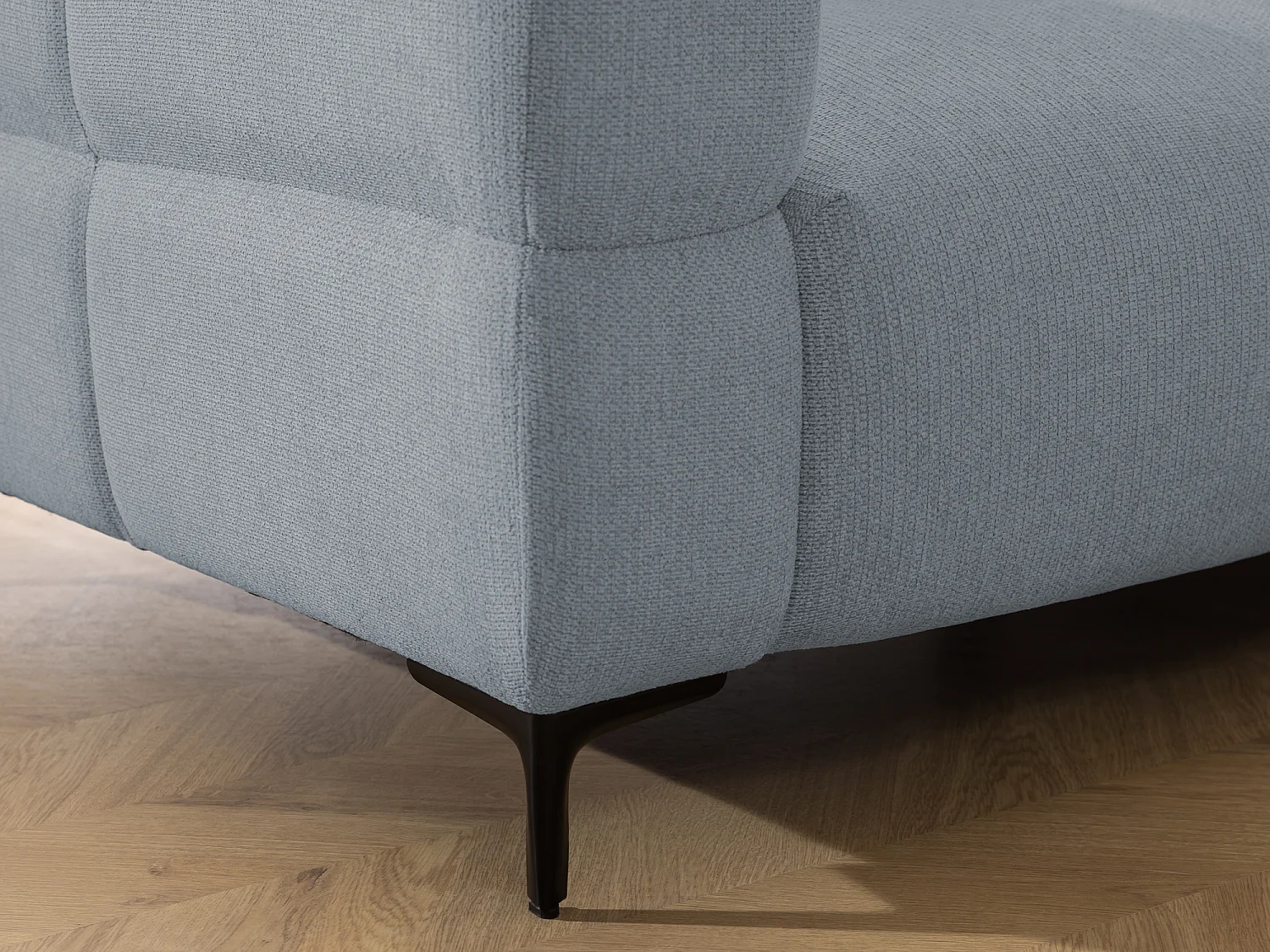 Fauteuil au design bubble en tissu texturé doux de couleur gris, offrant un grand confort d’assise CARDEA