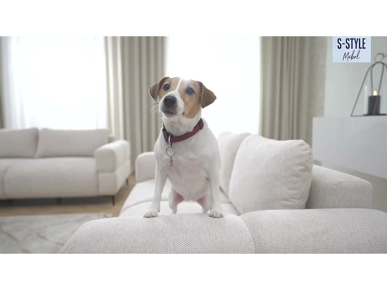 Fauteuil au design bubble en tissu texturé doux de couleur gris clair, offrant un grand confort d’assise CARDEA