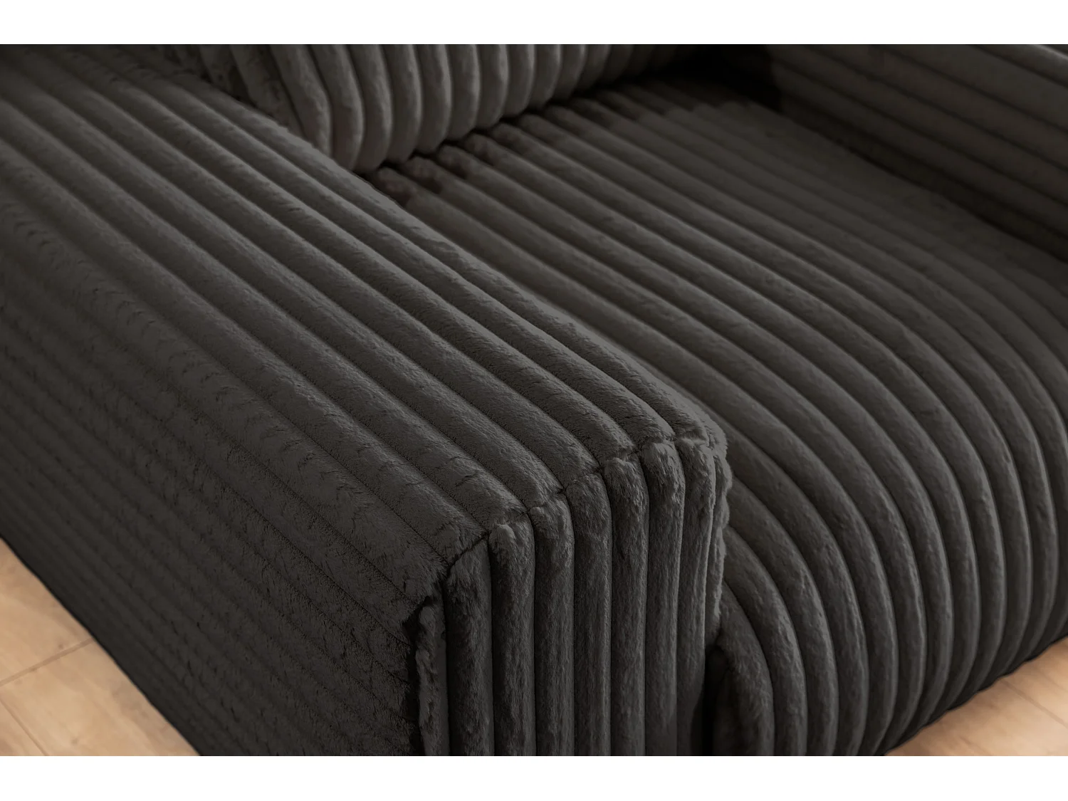 Fauteuil en velours côtelé pelucheux gris foncé offrant un agréable confort d’assise MOLLIS