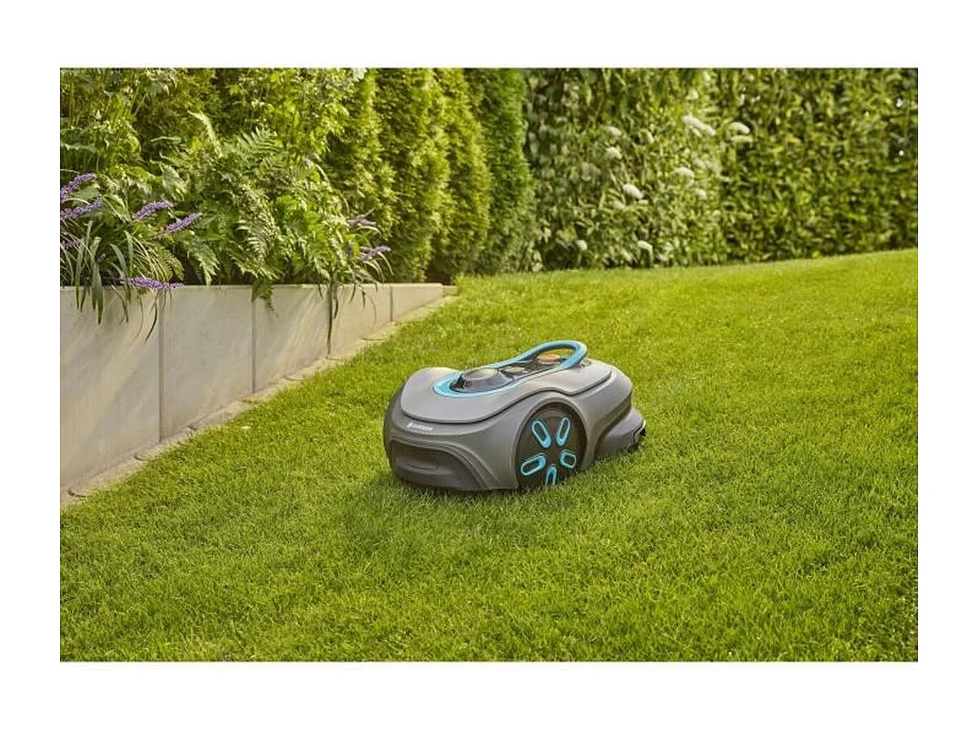 Tondeuse robot - GARDENA - Smart SILENO Free 1500 - Sans câbles périphériques - Surface 1500 m² - Inclus smart Gateway