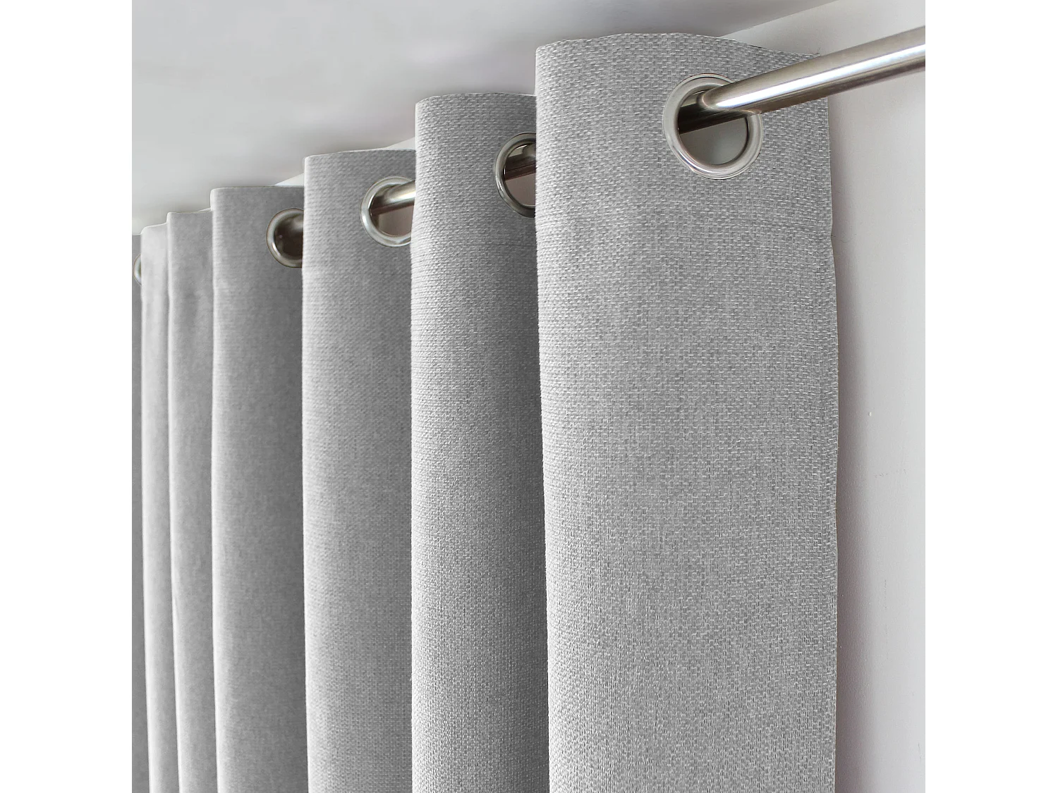 2 rideaux à œillets,  140x240cm, gris clair chiné, velours chenillé tramé, collection lagarta