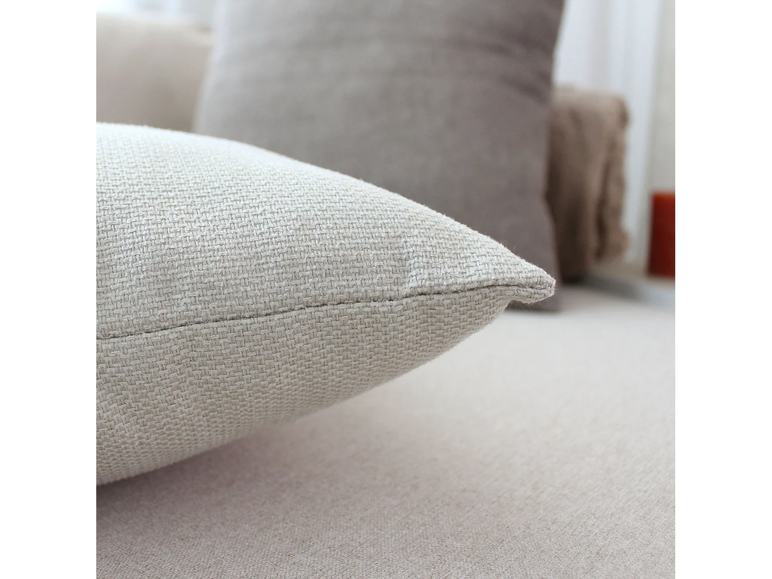 2 coussins canapé carré, déhoussable, écru chiné, velours chenillé tramé, collection lagarta