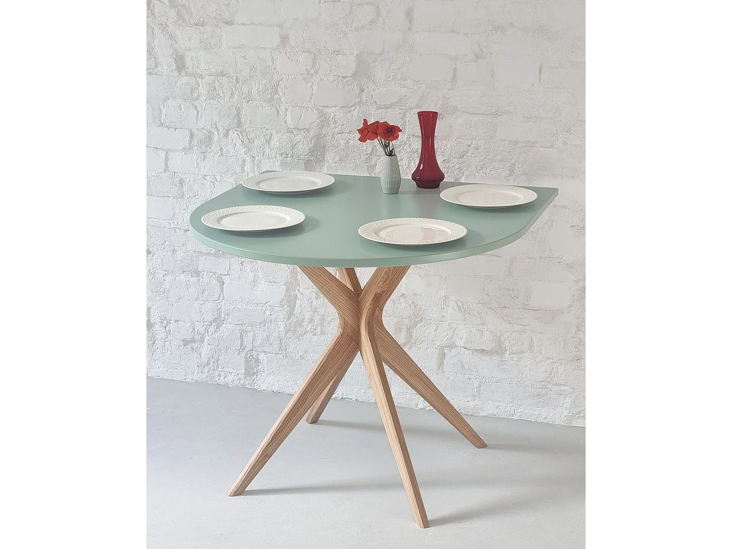 Halvoval spisebord 80x80 cm, 3 personer, MDF Salvie Grøn | ask bejdset eg